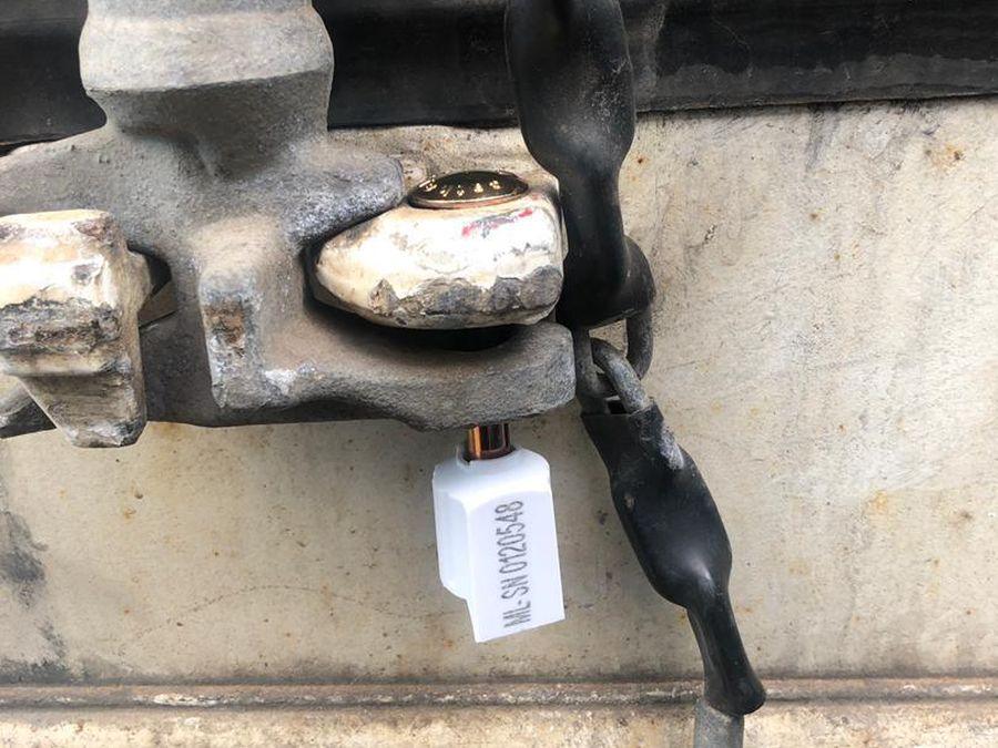 Verrouillage et scellé d’une porte de conteneur avant départ
